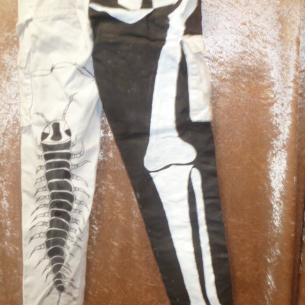 ๐๐ One-of-a-Kind Halloween Custom Jeans โ American Eagle โ Size 0 ๐๐ - Picture 3 of 13